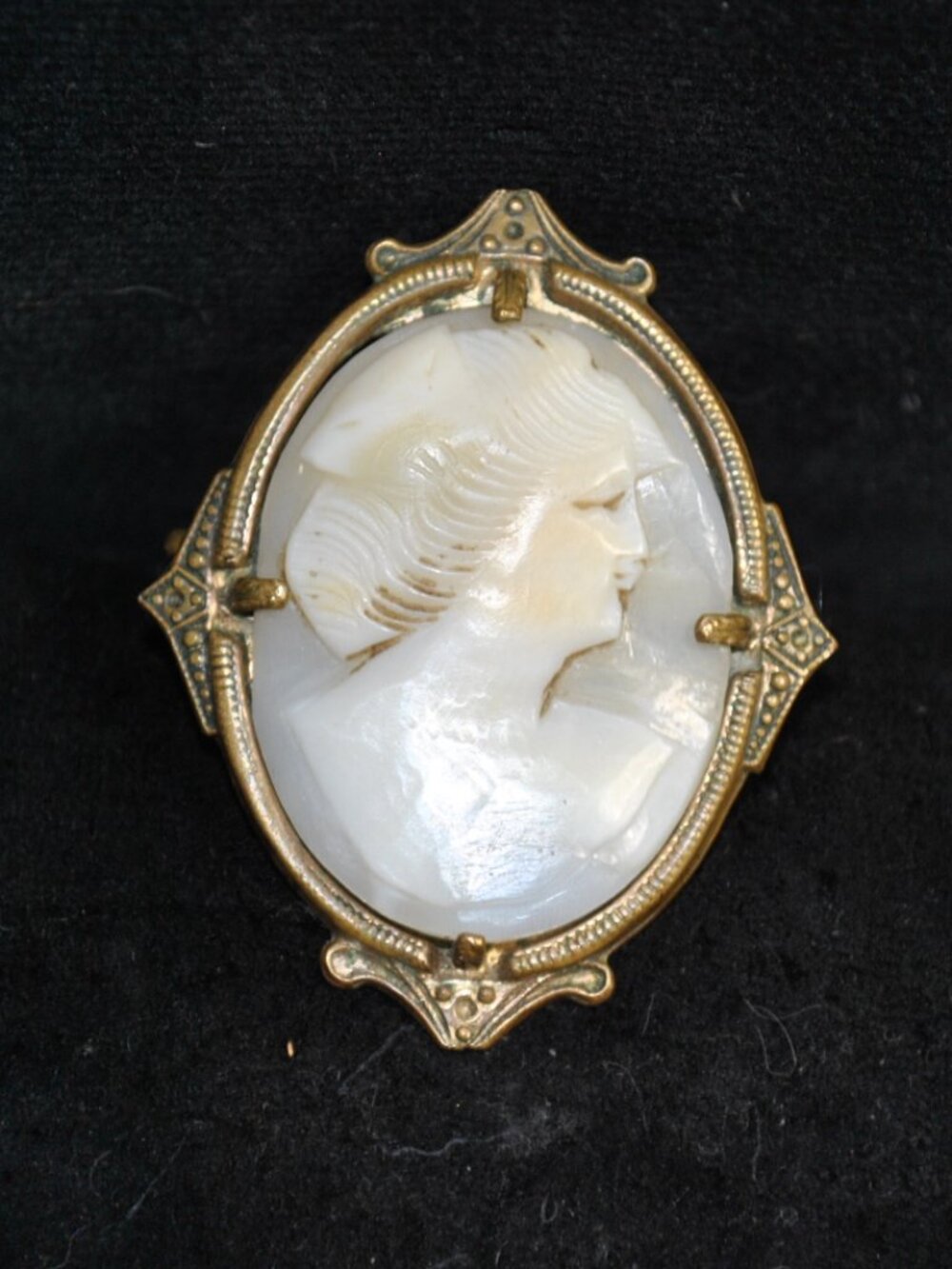 Vintage Carved Shell Cameo Brooch in Art Deco Brass/Bronze Setting